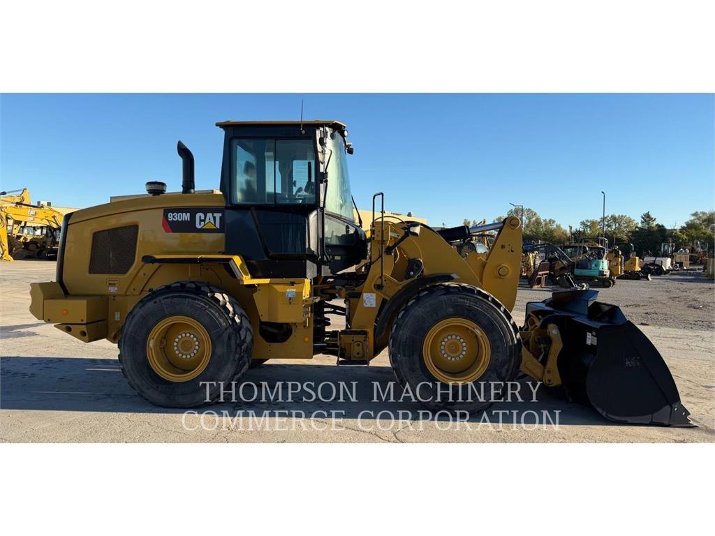 CAT 930M Kolové nakladače