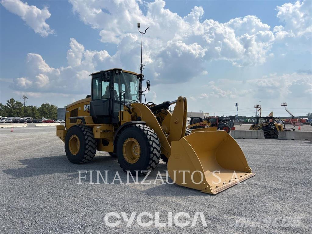CAT 930M Kolové nakladače