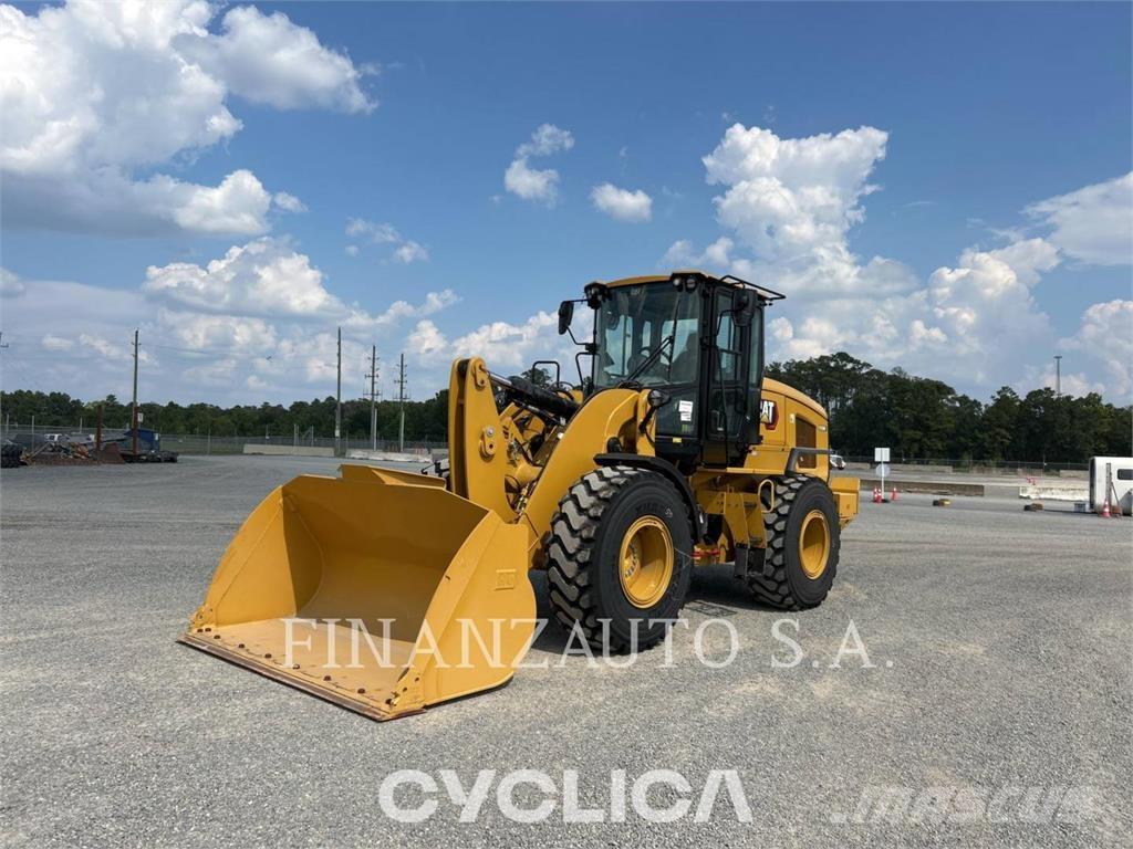 CAT 930M Kolové nakladače