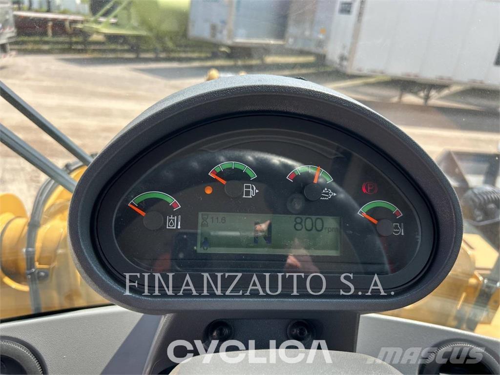 CAT 930M Kolové nakladače