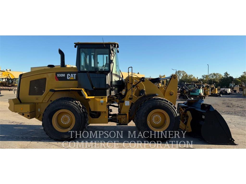 CAT 930M Kolové nakladače