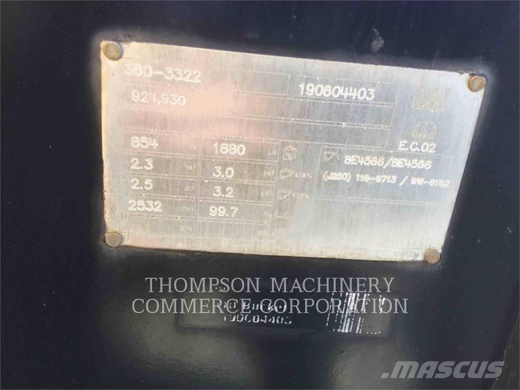 CAT 930M Kolové nakladače