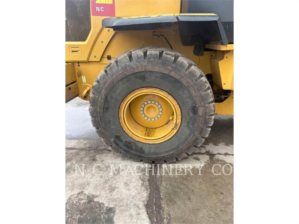 CAT 930M Kolové nakladače