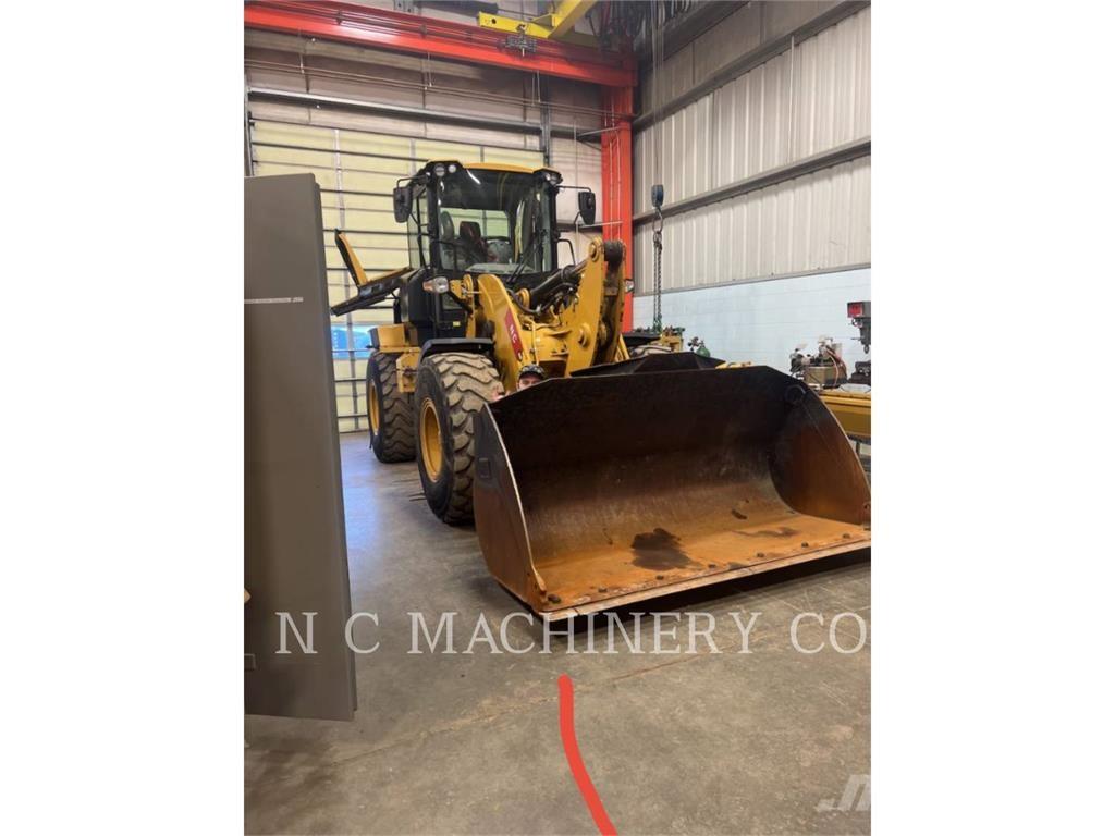 CAT 930M Kolové nakladače