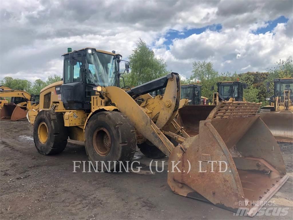 CAT 930M Kolové nakladače