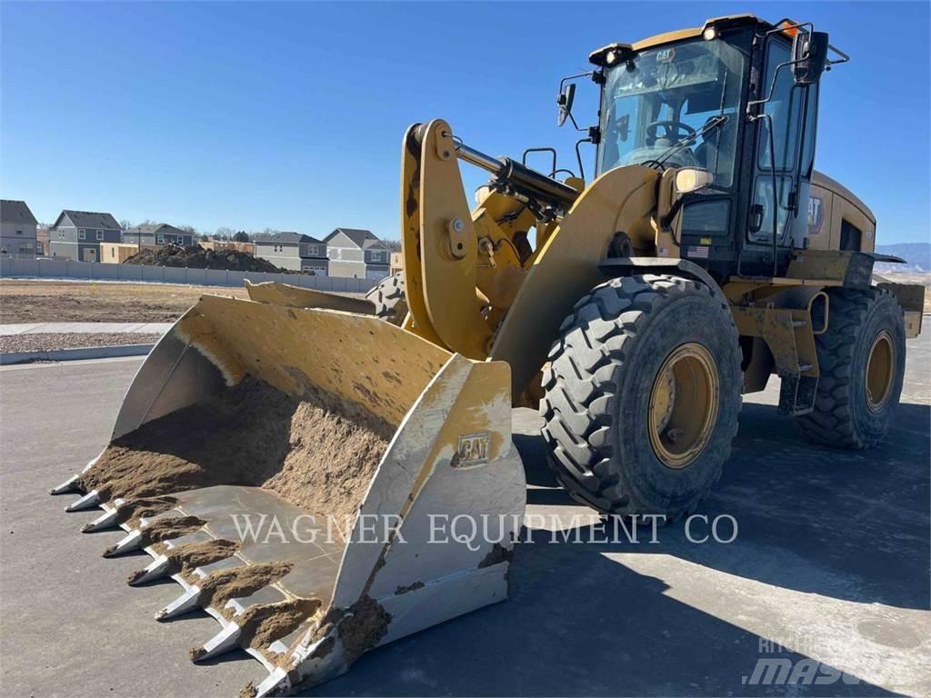 CAT 938 Kolové nakladače