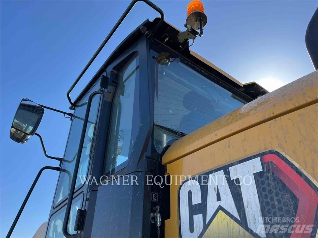 CAT 938 Kolové nakladače