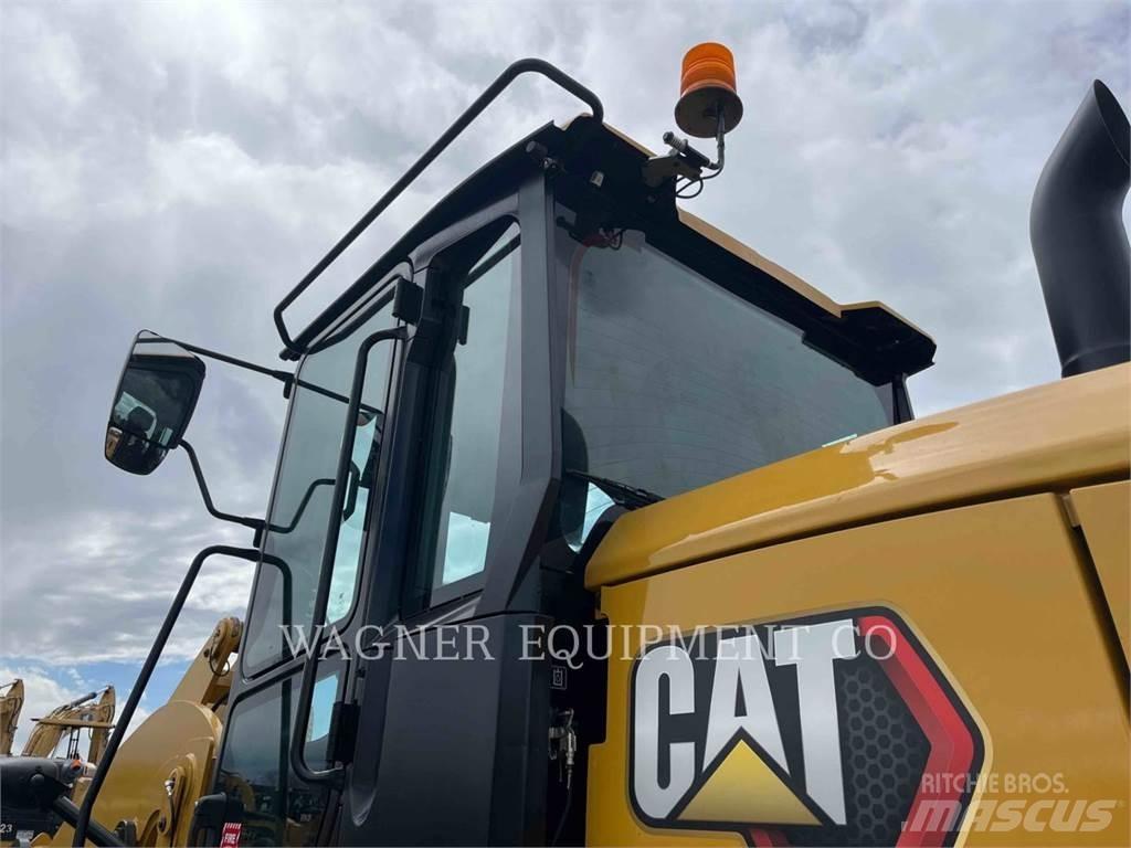 CAT 938 Kolové nakladače