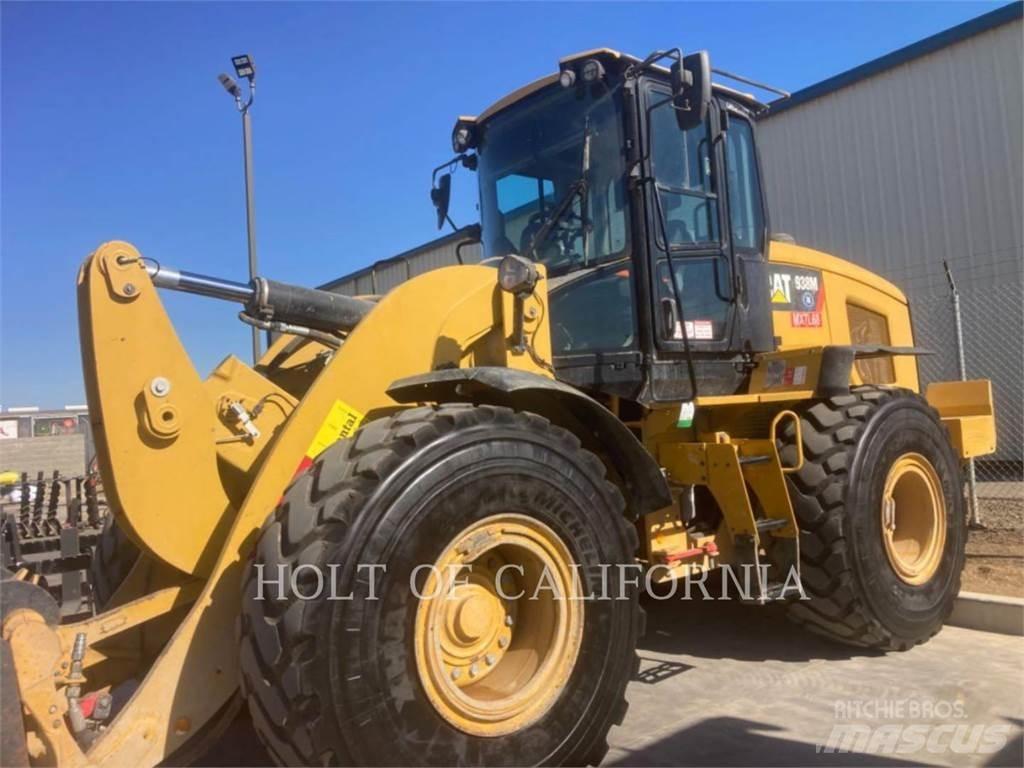 CAT 938 Kolové nakladače