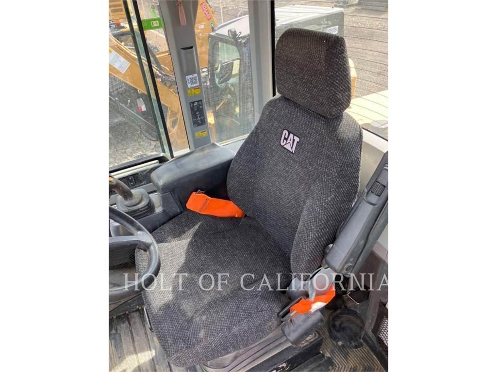 CAT 938 Kolové nakladače