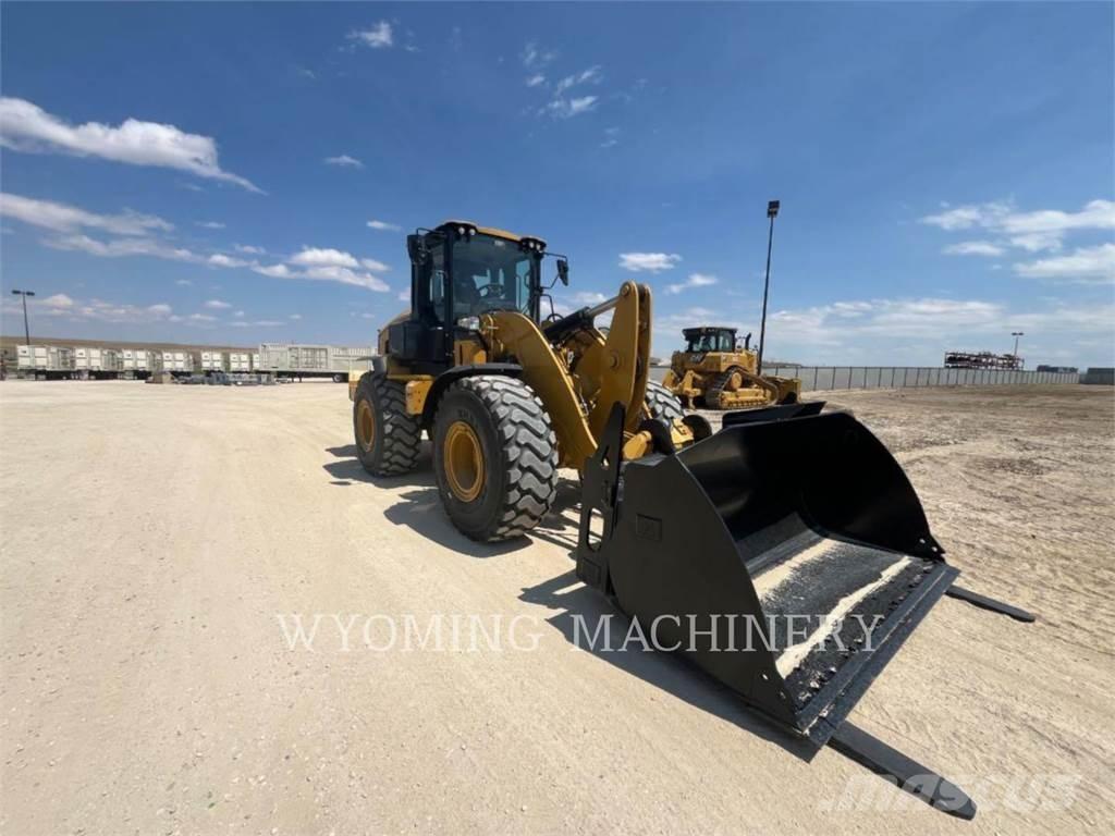 CAT 938 Kolové nakladače