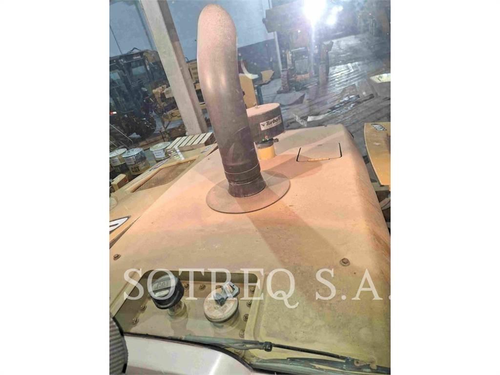 CAT 938K Kolové nakladače