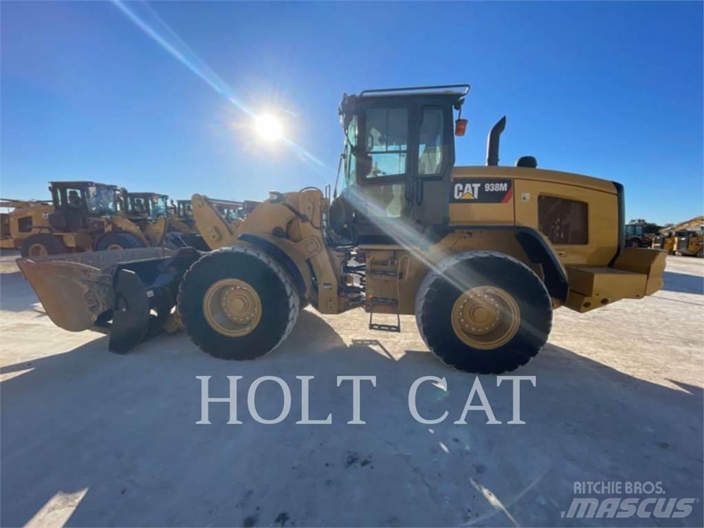 CAT 938M Kolové nakladače