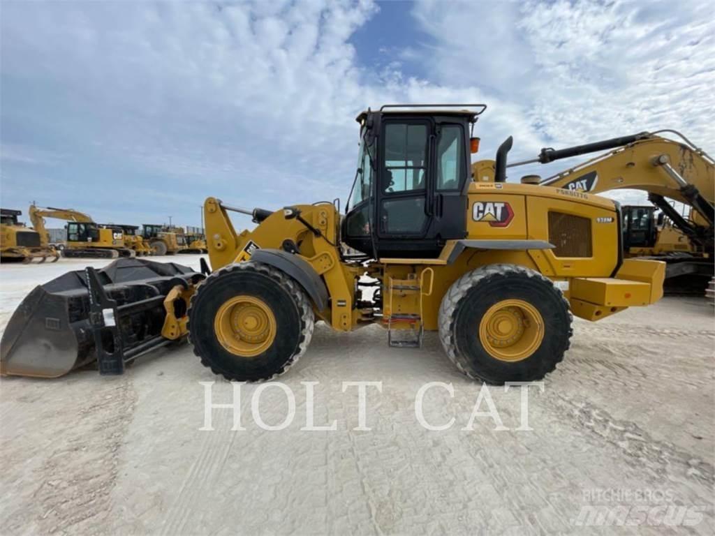 CAT 938M Kolové nakladače
