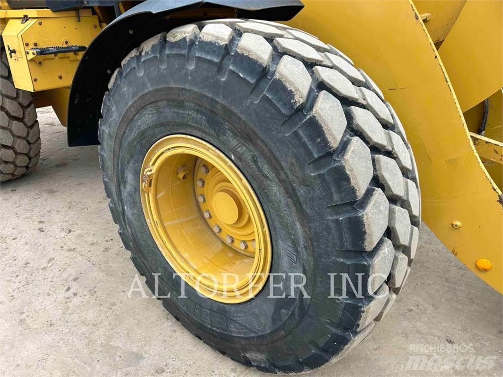 CAT 938M Kolové nakladače