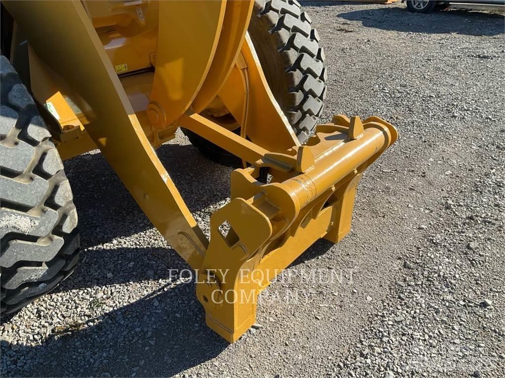 CAT 938M Kolové nakladače