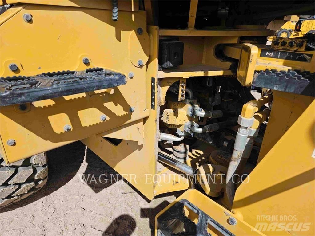 CAT 938M Kolové nakladače