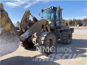 CAT 938M Kolové nakladače