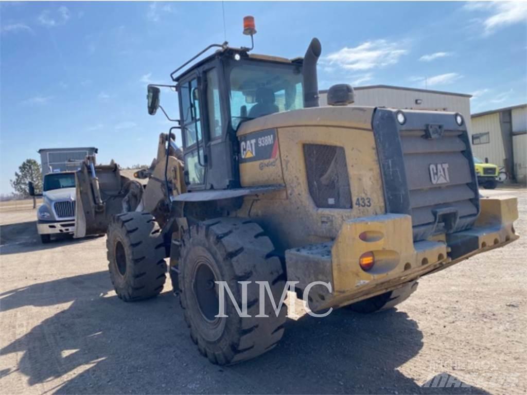 CAT 938M Kolové nakladače