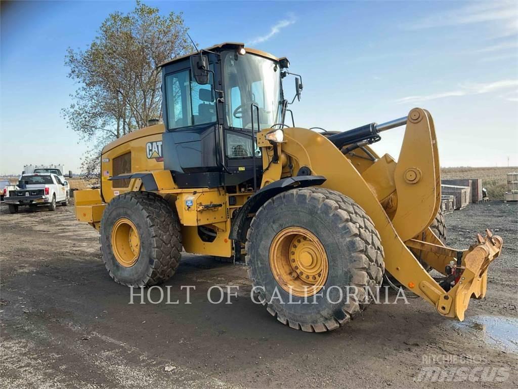CAT 938M Kolové nakladače