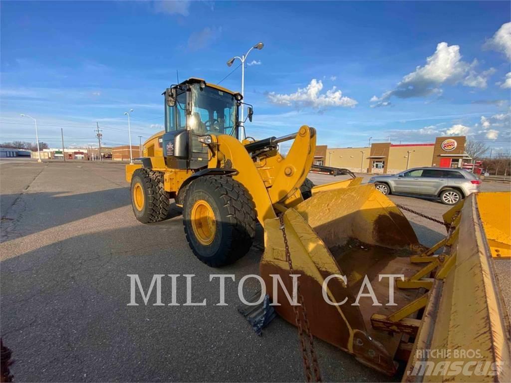 CAT 938M Kolové nakladače