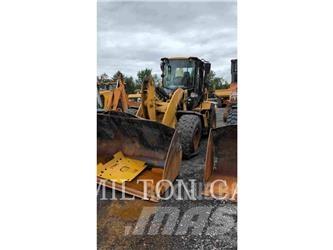 CAT 938M Kolové nakladače