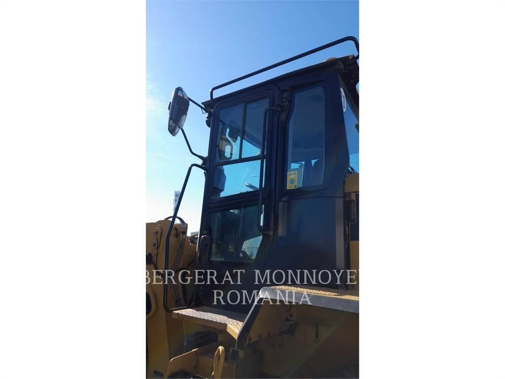 CAT 938M Kolové nakladače