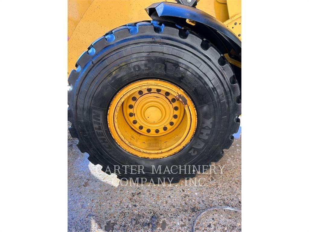 CAT 938M Kolové nakladače