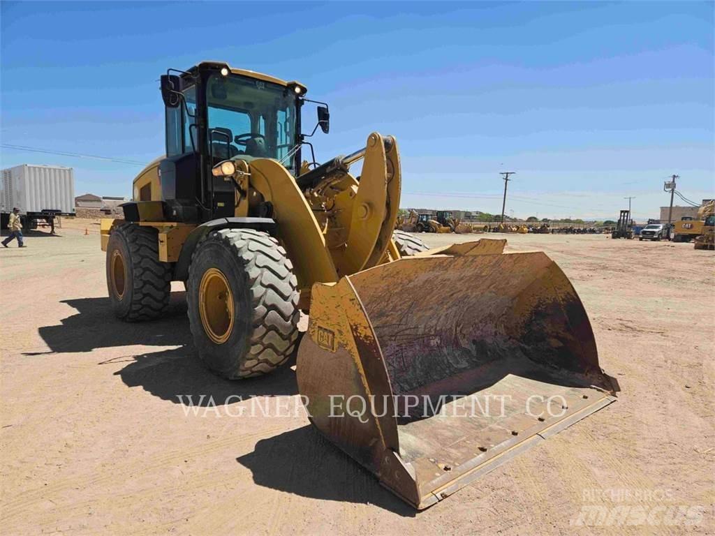 CAT 938M Kolové nakladače
