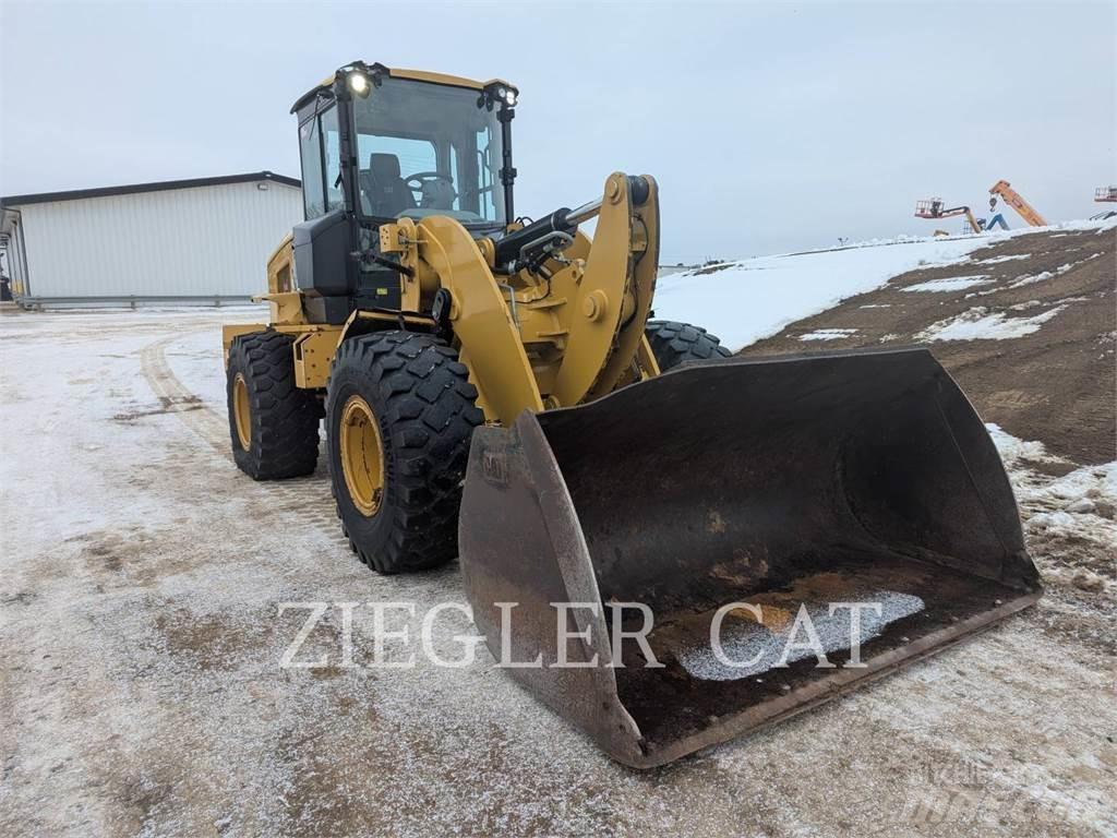 CAT 938M Kolové nakladače