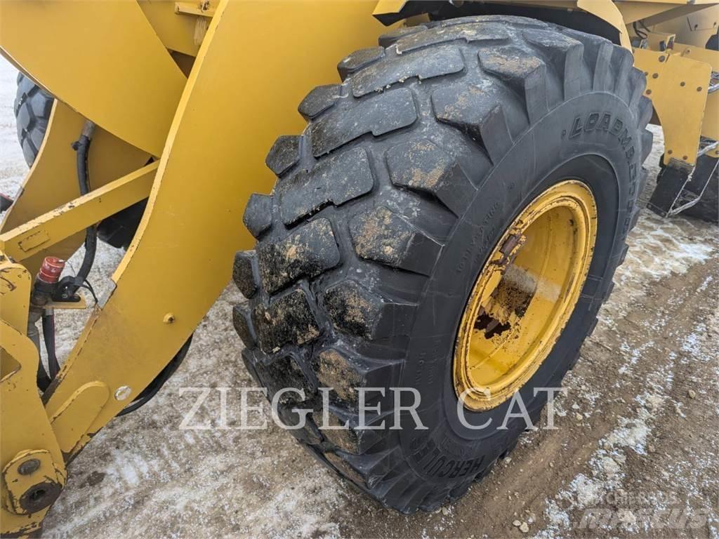 CAT 938M Kolové nakladače