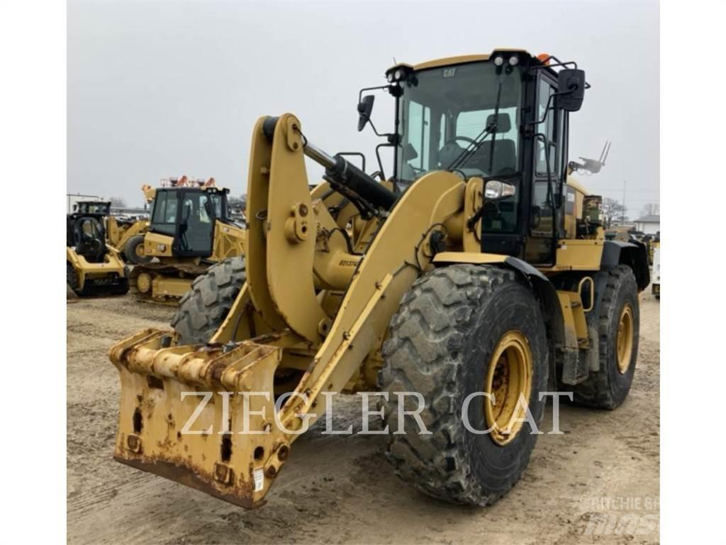 CAT 938M Kolové nakladače