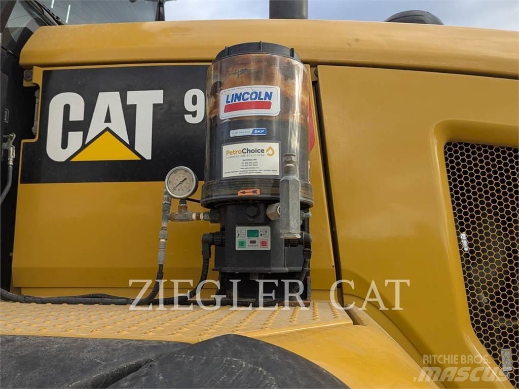 CAT 938M Kolové nakladače