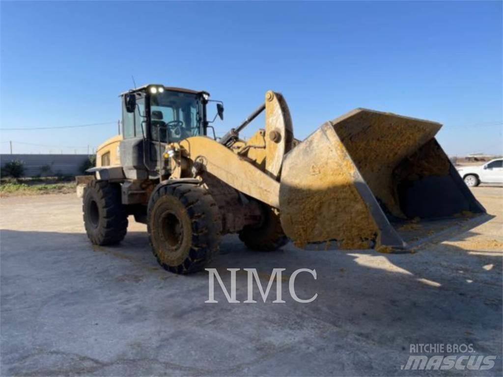 CAT 938M Kolové nakladače