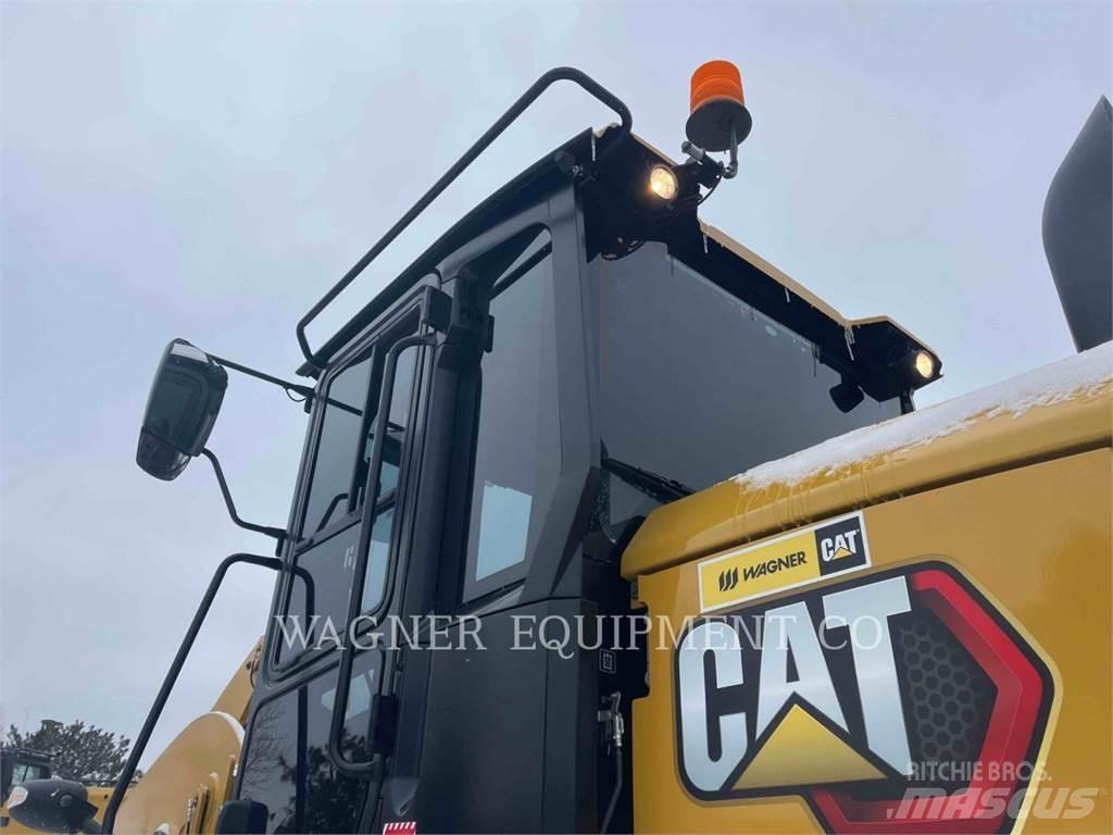 CAT 938M Kolové nakladače