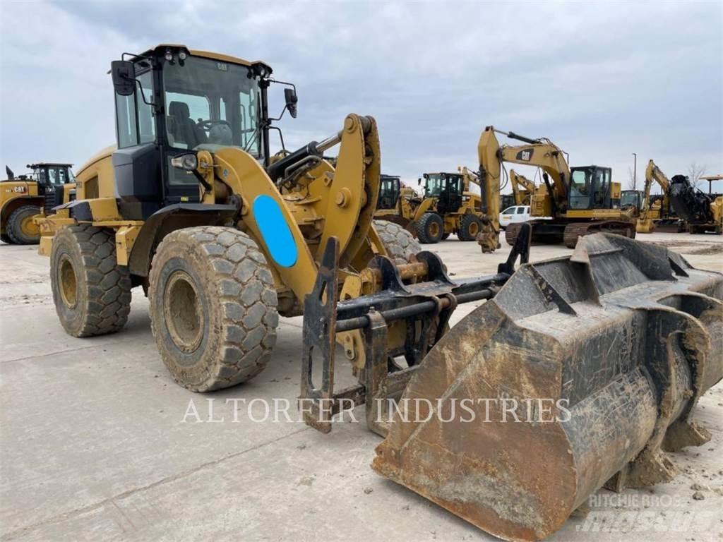 CAT 938M Kolové nakladače
