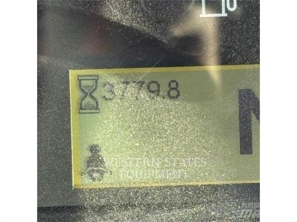 CAT 938M Kolové nakladače