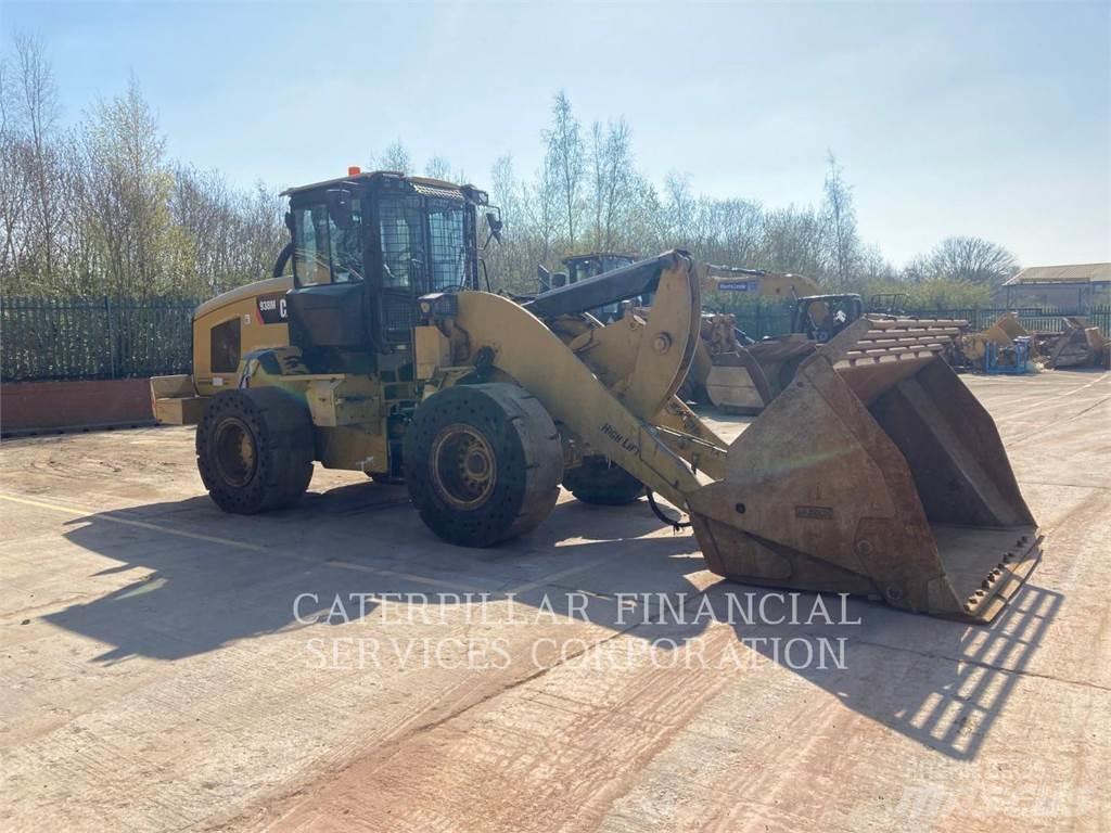 CAT 938M Kolové nakladače