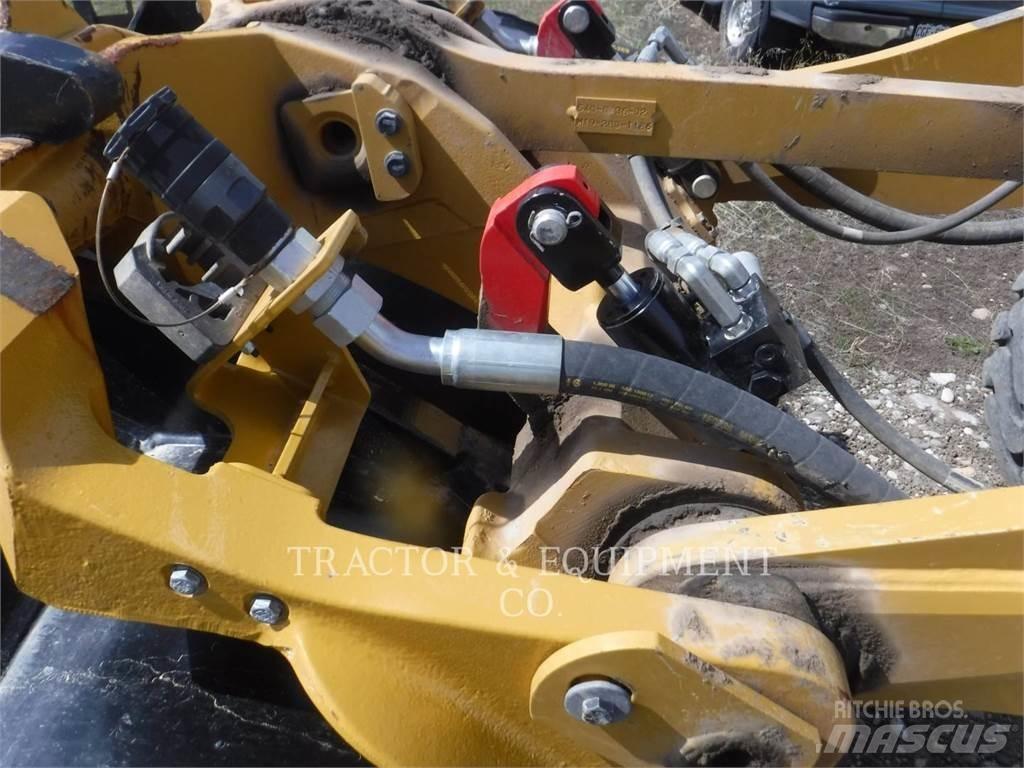 CAT 938M Kolové nakladače