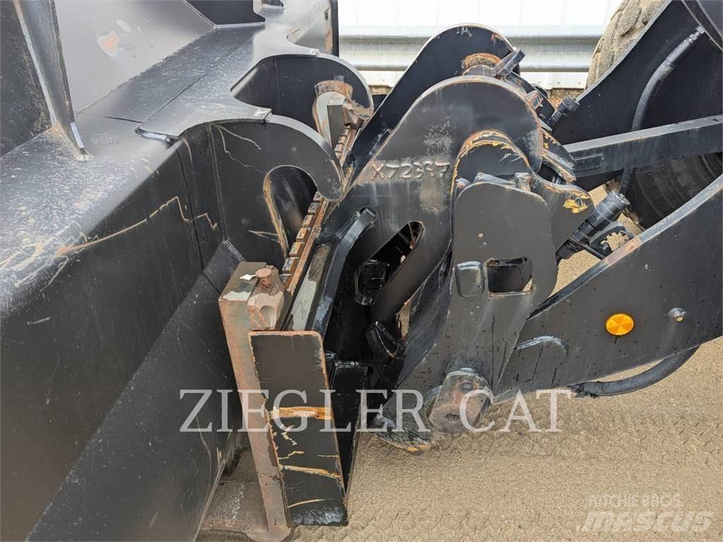 CAT 938M Kolové nakladače