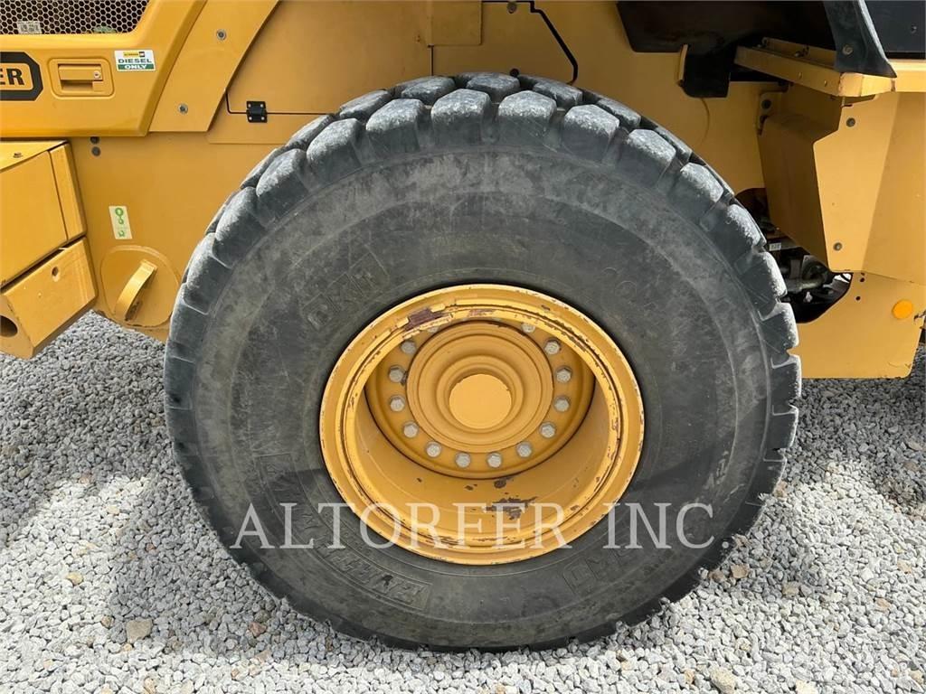 CAT 938M Kolové nakladače