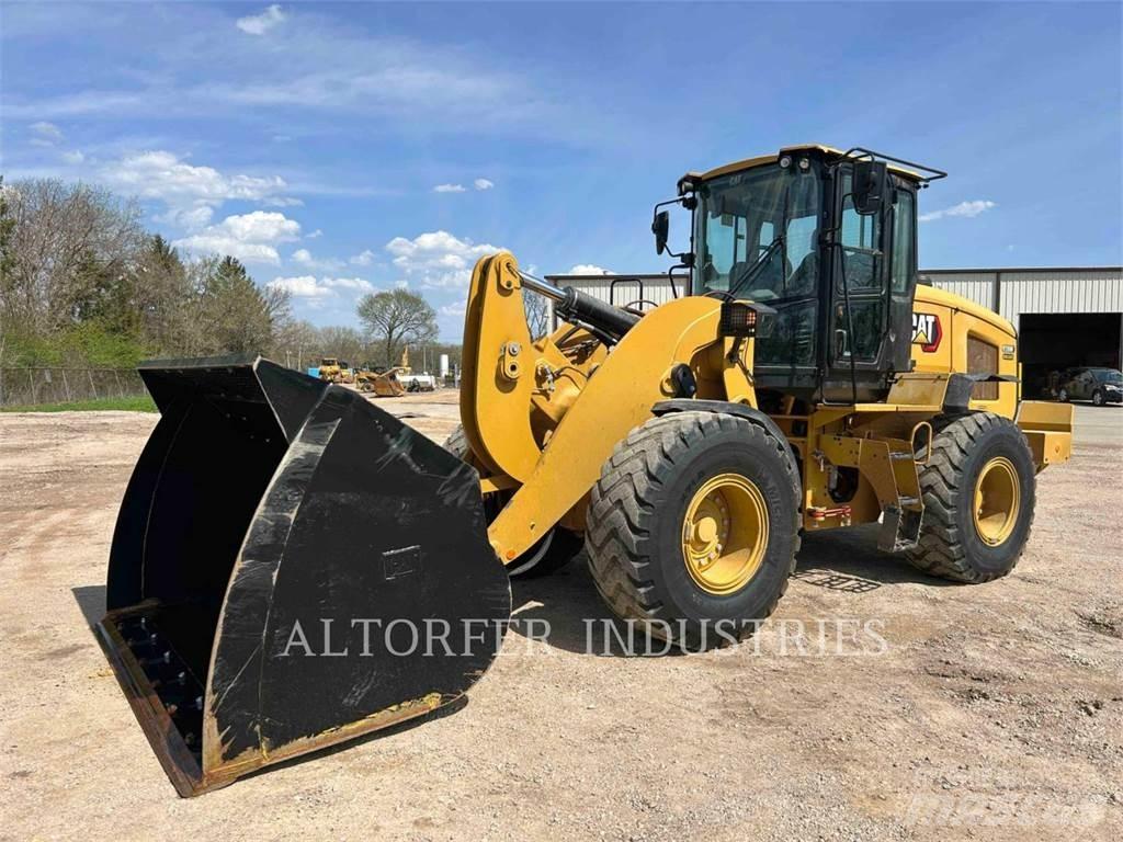 CAT 938M Kolové nakladače