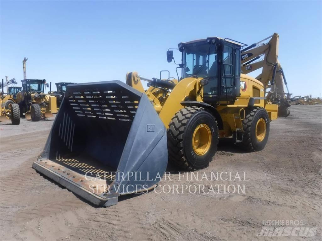 CAT 938M Kolové nakladače