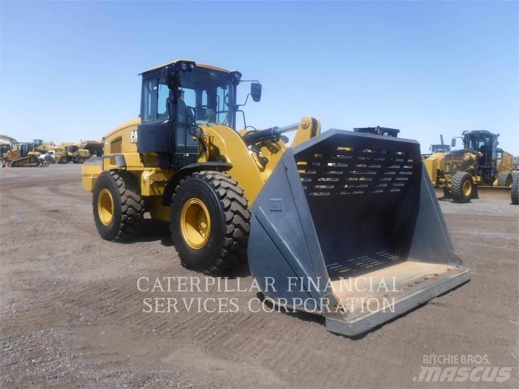 CAT 938M Kolové nakladače