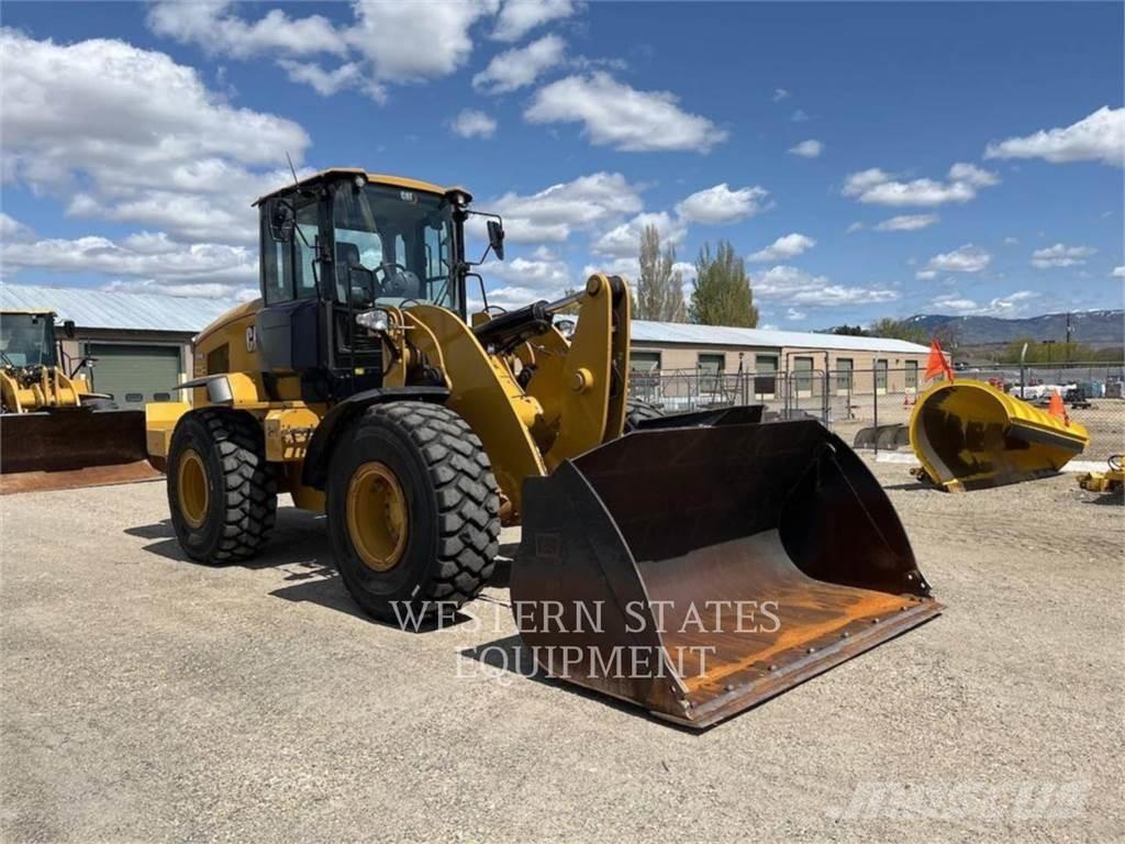 CAT 938M Kolové nakladače