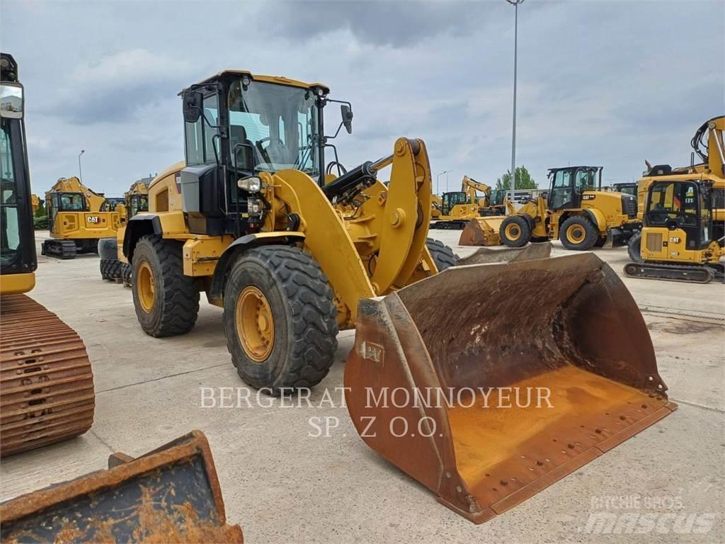 CAT 938M Kolové nakladače