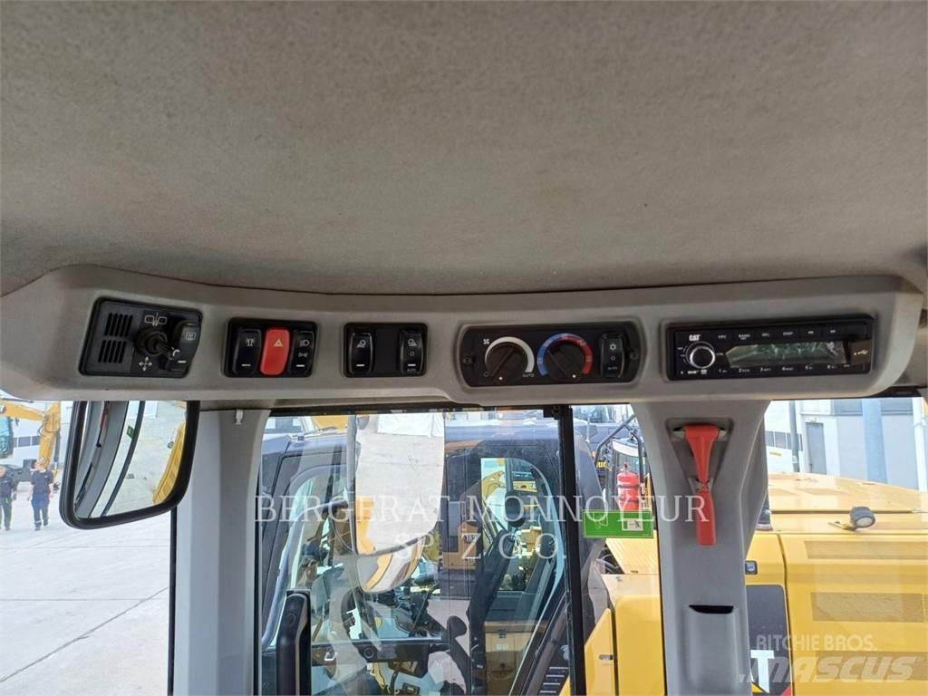 CAT 938M Kolové nakladače