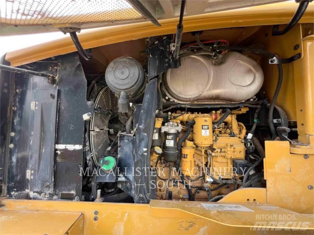 CAT 938M Kolové nakladače
