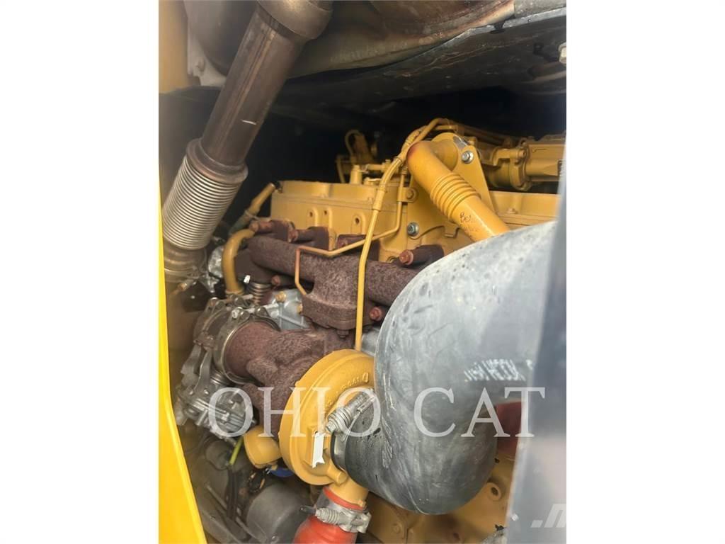 CAT 938M Kolové nakladače