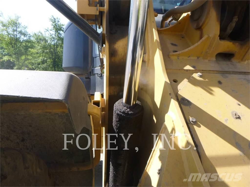 CAT 938M Kolové nakladače